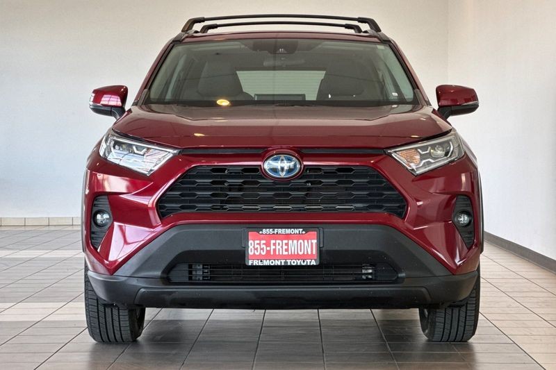 Toyota RAV4 Hybrid Vehicle Full-screen Gallery Image 09