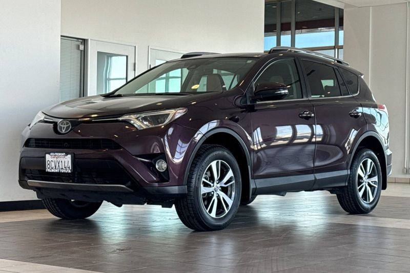 Toyota RAV4 Vehicle Full-screen Gallery Image 08