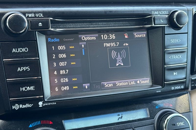 Toyota RAV4 Vehicle Full-screen Gallery Image 18
