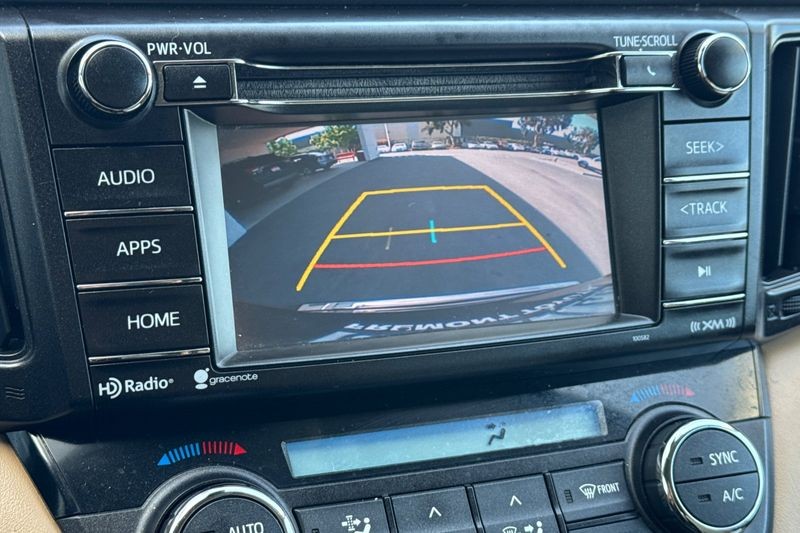 Toyota RAV4 Vehicle Full-screen Gallery Image 19