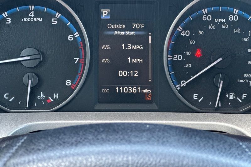 Toyota RAV4 Vehicle Full-screen Gallery Image 24