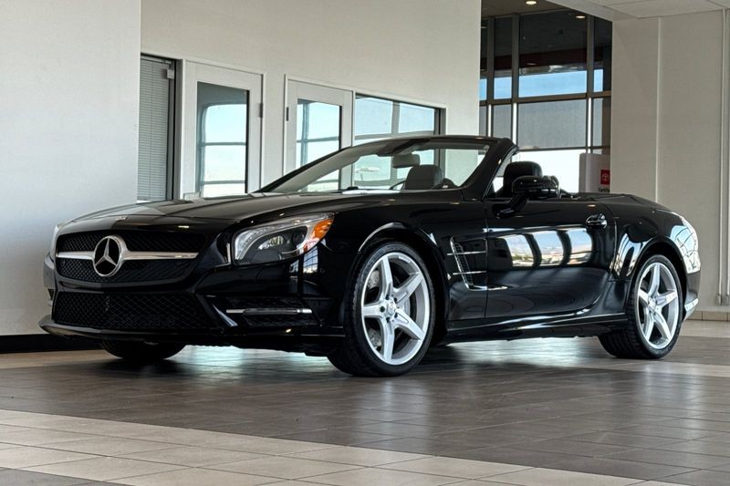Mercedes-Benz SL-Class Vehicle Full-screen Gallery Image 08