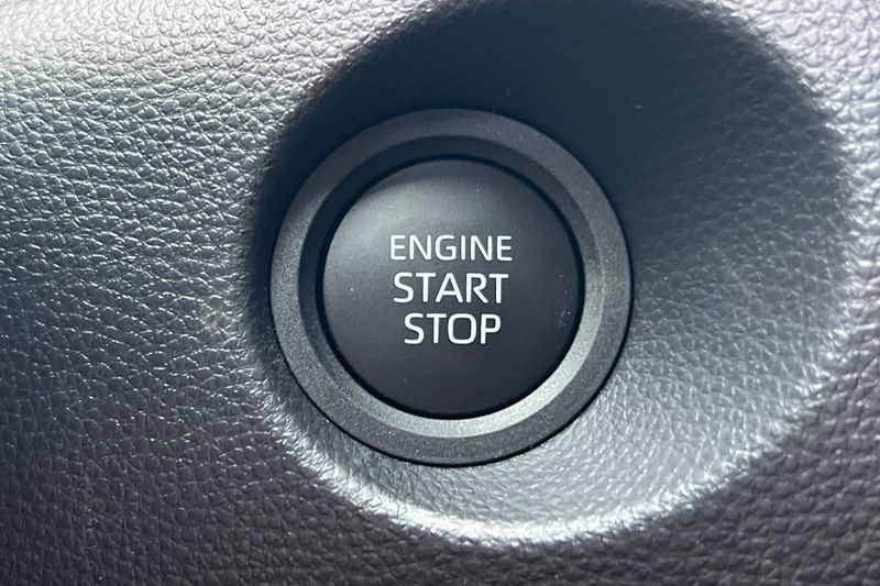 Toyota Corolla Cross Vehicle Full-screen Gallery Image 19