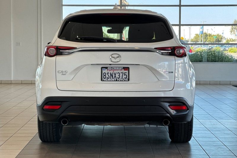 Mazda CX-9 Vehicle Full-screen Gallery Image 05
