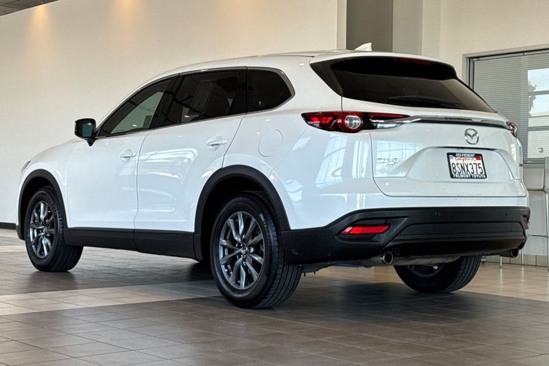 Mazda CX-9 Vehicle Full-screen Gallery Image 06