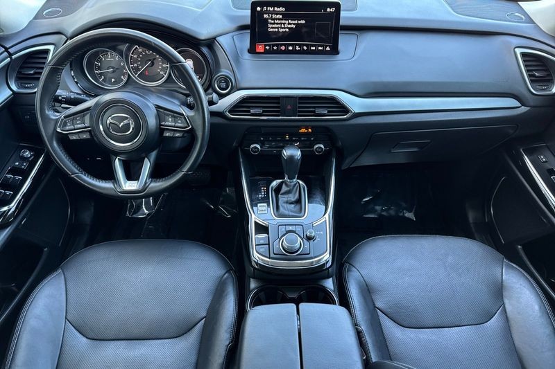 Mazda CX-9 Vehicle Full-screen Gallery Image 13