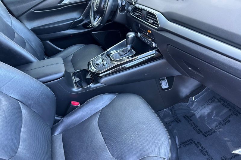 Mazda CX-9 Vehicle Full-screen Gallery Image 17