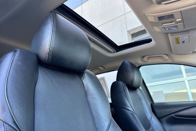 Mazda CX-9 Vehicle Full-screen Gallery Image 18