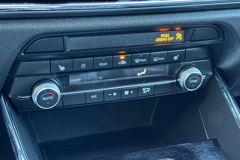 Mazda CX-9 Vehicle Full-screen Gallery Image 21