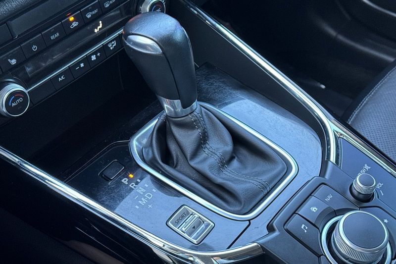 Mazda CX-9 Vehicle Full-screen Gallery Image 22