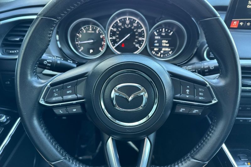 Mazda CX-9 Vehicle Full-screen Gallery Image 24