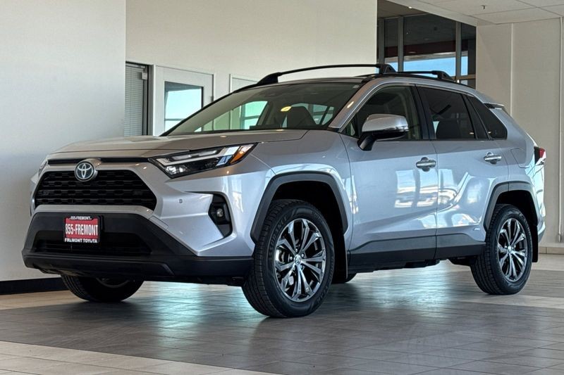 Toyota RAV4 Vehicle Full-screen Gallery Image 08