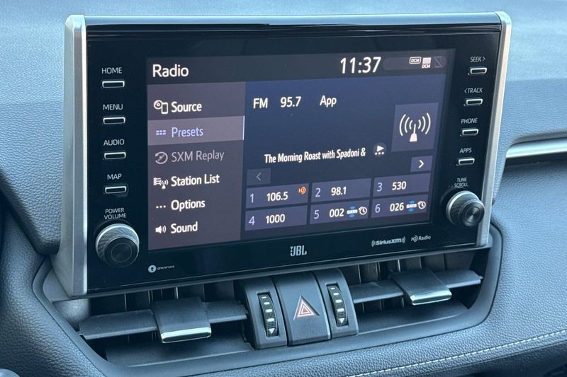 Toyota RAV4 Vehicle Full-screen Gallery Image 18