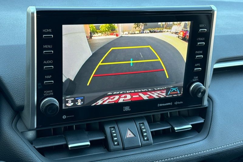 Toyota RAV4 Vehicle Full-screen Gallery Image 19