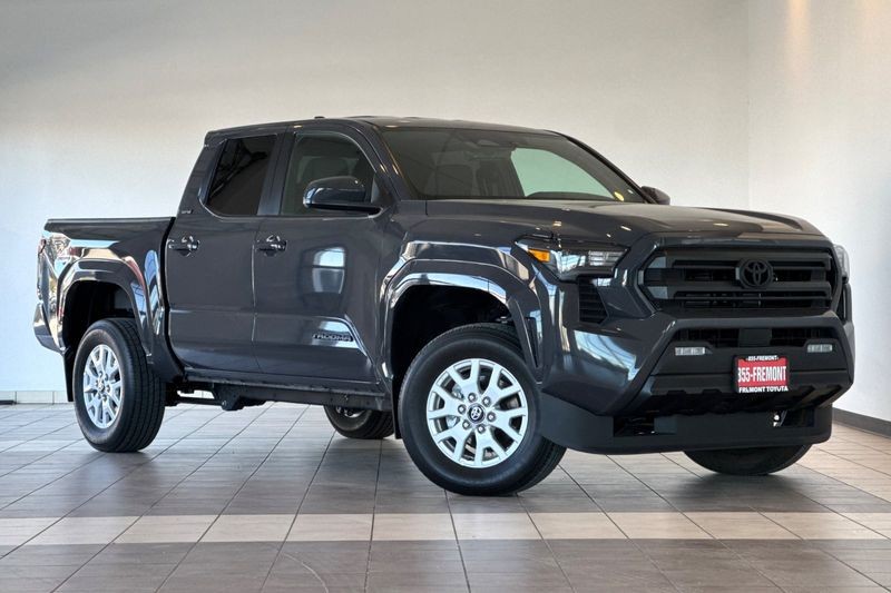 Toyota Tacoma 4WD Vehicle Full-screen Gallery Image 02