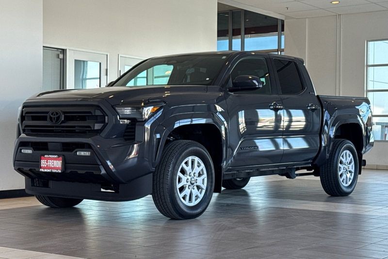 Toyota Tacoma 4WD Vehicle Full-screen Gallery Image 08