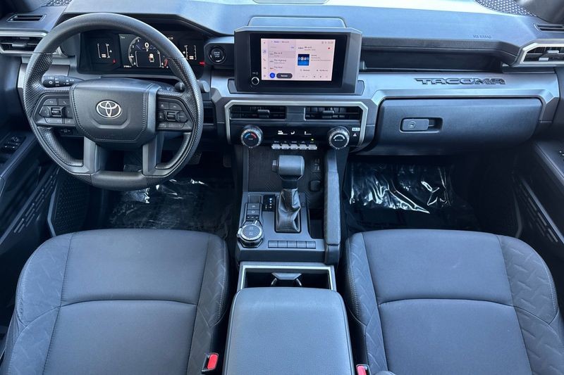 Toyota Tacoma 4WD Vehicle Full-screen Gallery Image 13
