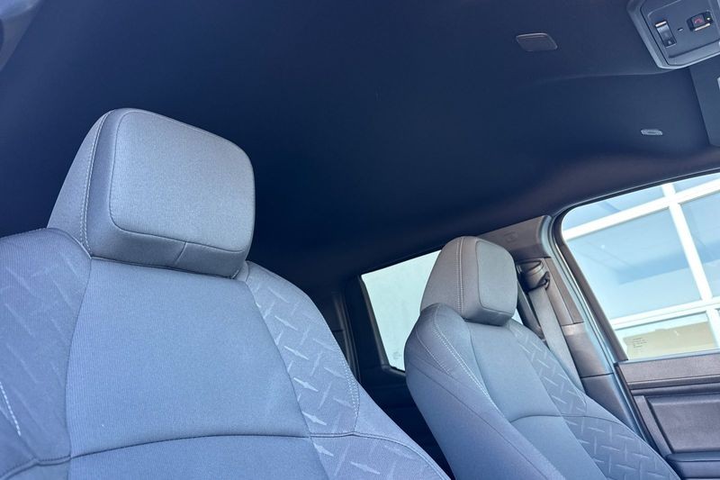 Toyota Tacoma 4WD Vehicle Full-screen Gallery Image 16