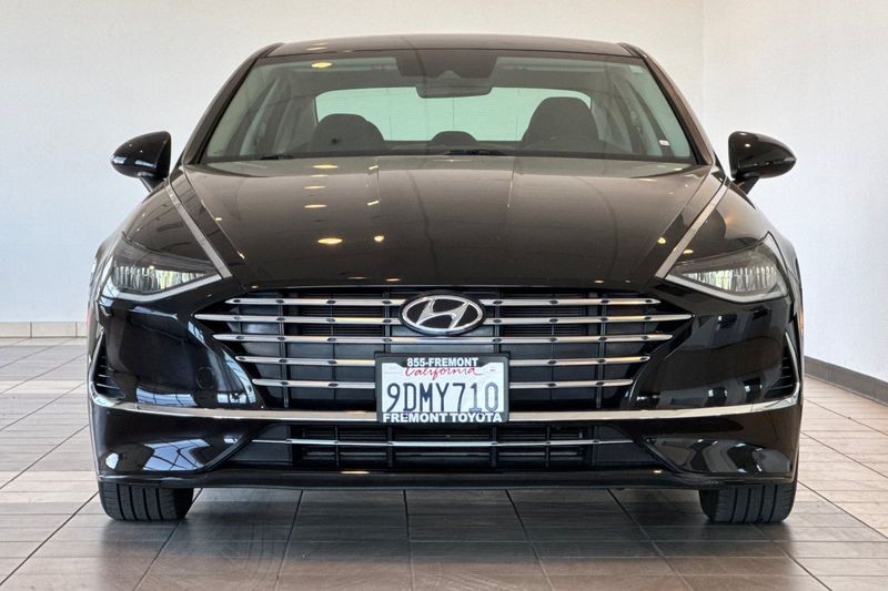 Hyundai Sonata Hybrid Vehicle Full-screen Gallery Image 09