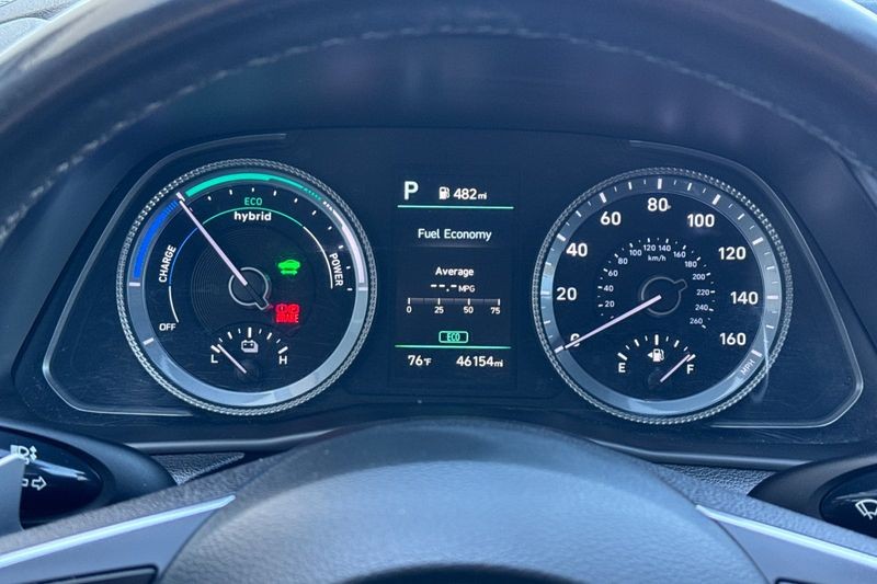 Hyundai Sonata Hybrid Vehicle Full-screen Gallery Image 23
