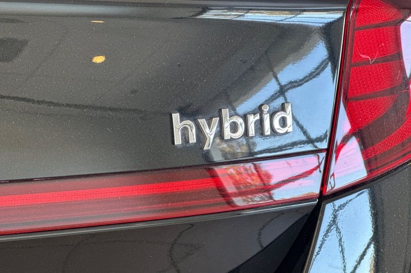 Hyundai Sonata Hybrid Vehicle Full-screen Gallery Image 26