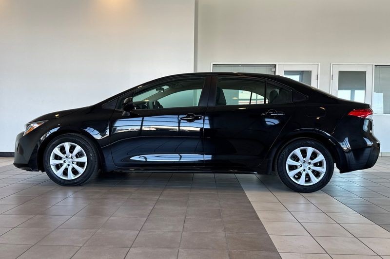 Toyota Corolla Vehicle Full-screen Gallery Image 07