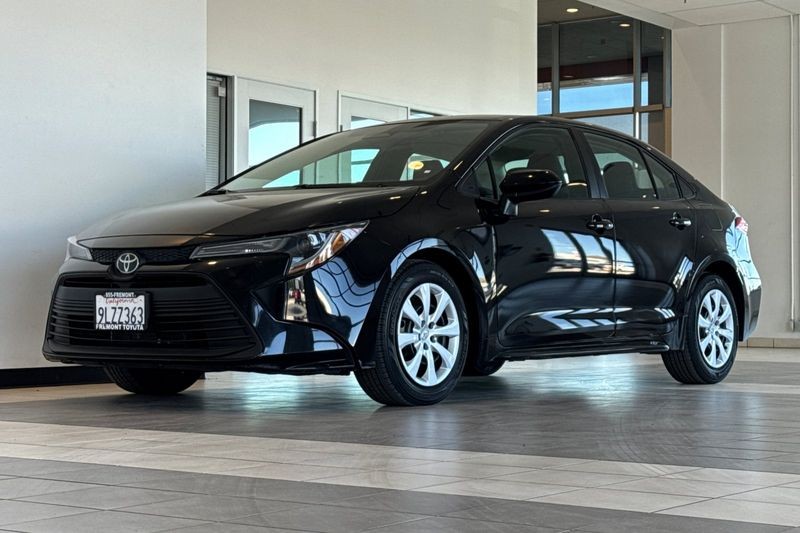 Toyota Corolla Vehicle Full-screen Gallery Image 08
