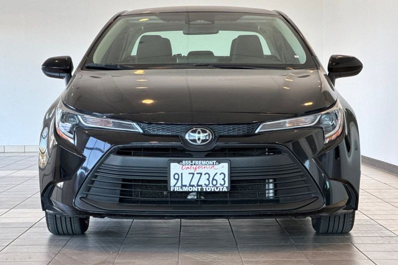 Toyota Corolla Vehicle Full-screen Gallery Image 09