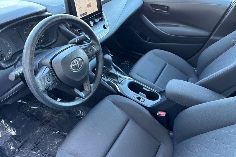Toyota Corolla Vehicle Full-screen Gallery Image 10