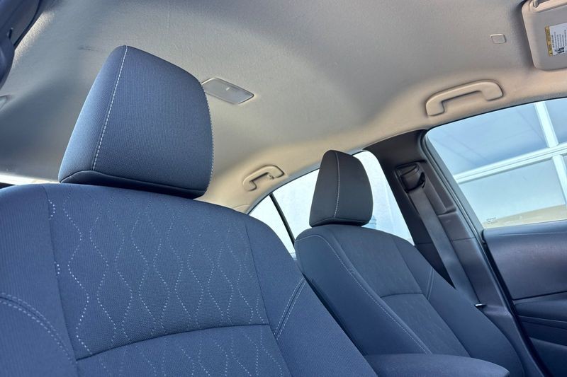 Toyota Corolla Vehicle Full-screen Gallery Image 16
