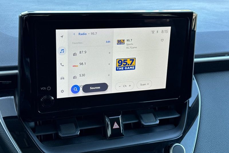 Toyota Corolla Vehicle Full-screen Gallery Image 17