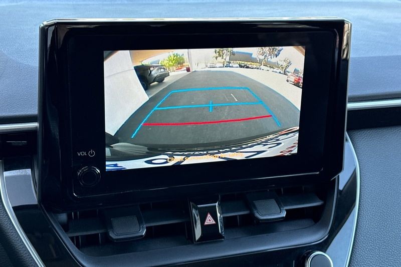 Toyota Corolla Vehicle Full-screen Gallery Image 18