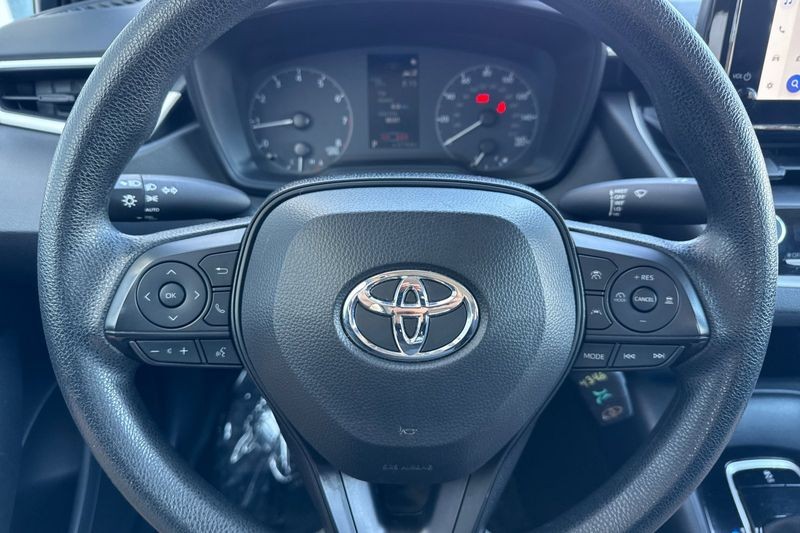 Toyota Corolla Vehicle Full-screen Gallery Image 21
