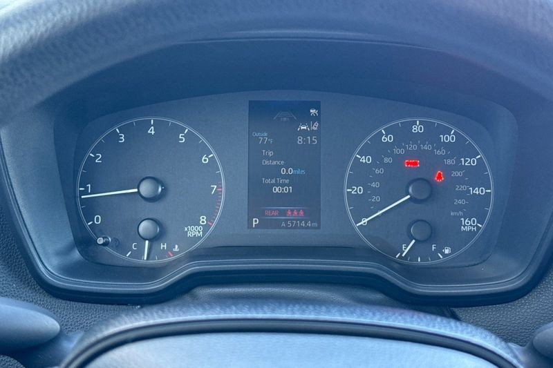 Toyota Corolla Vehicle Full-screen Gallery Image 22