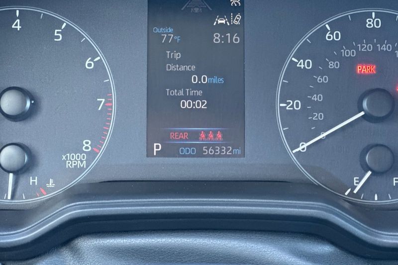 Toyota Corolla Vehicle Full-screen Gallery Image 23