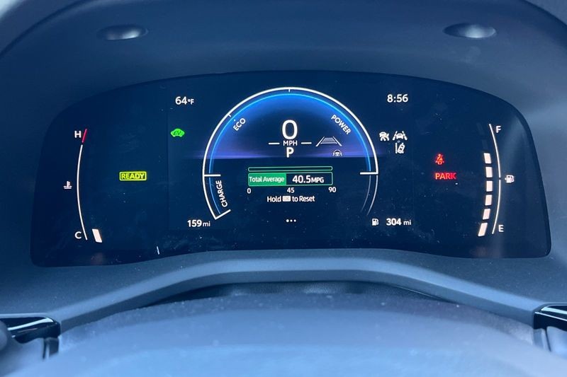 Toyota Camry Vehicle Full-screen Gallery Image 20
