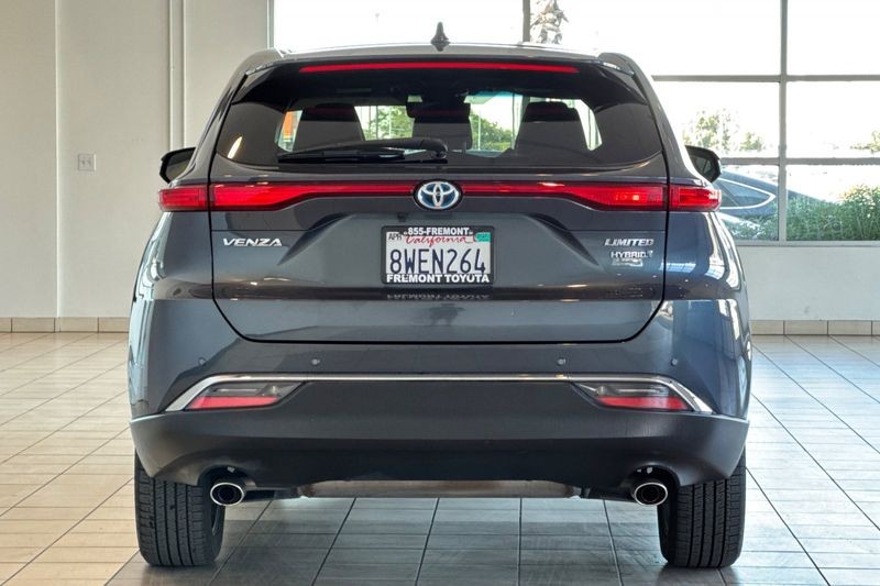 Toyota Venza Vehicle Full-screen Gallery Image 05