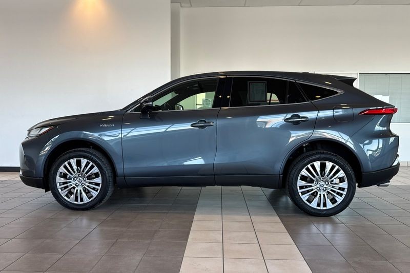 Toyota Venza Vehicle Full-screen Gallery Image 07