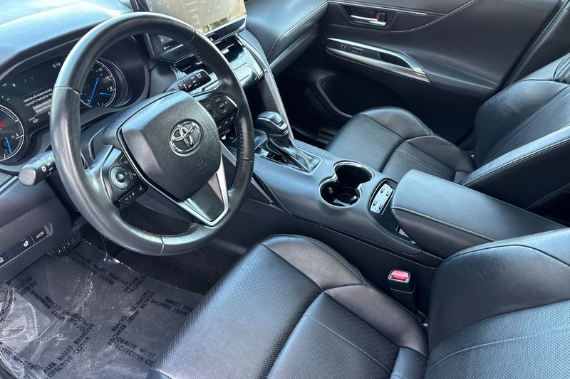 Toyota Venza Vehicle Full-screen Gallery Image 10
