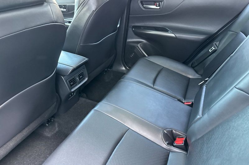 Toyota Venza Vehicle Full-screen Gallery Image 12