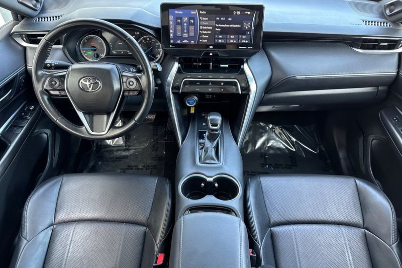Toyota Venza Vehicle Full-screen Gallery Image 13