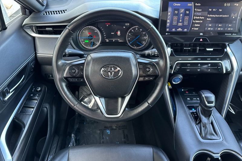 Toyota Venza Vehicle Full-screen Gallery Image 14