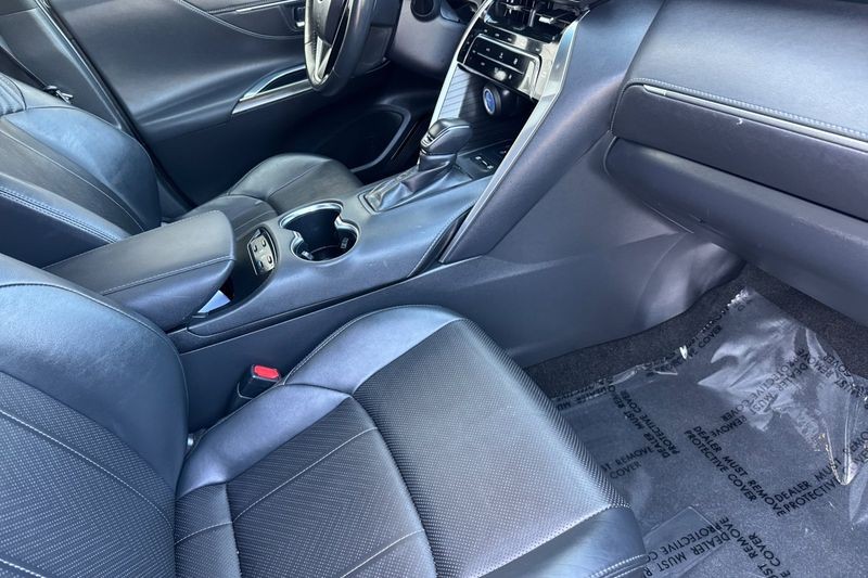 Toyota Venza Vehicle Full-screen Gallery Image 16