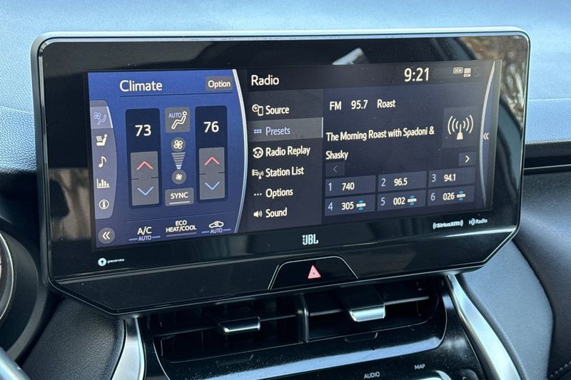 Toyota Venza Vehicle Full-screen Gallery Image 18
