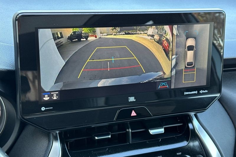 Toyota Venza Vehicle Full-screen Gallery Image 19