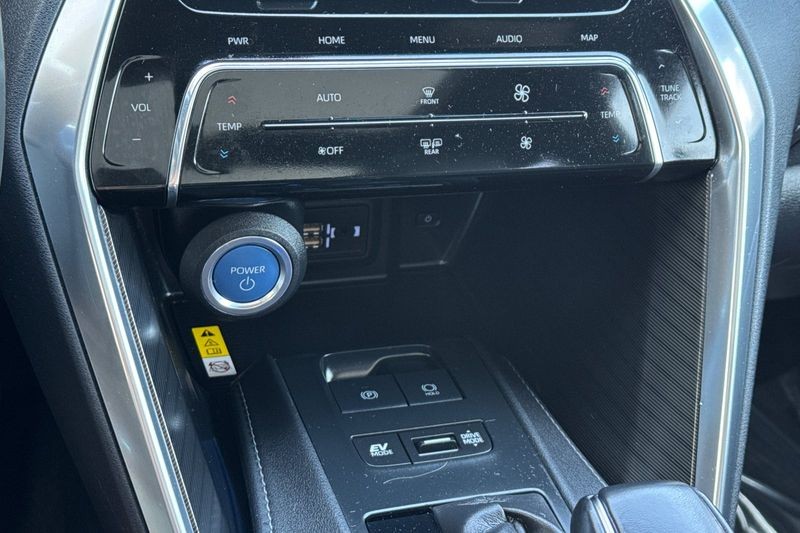 Toyota Venza Vehicle Full-screen Gallery Image 20
