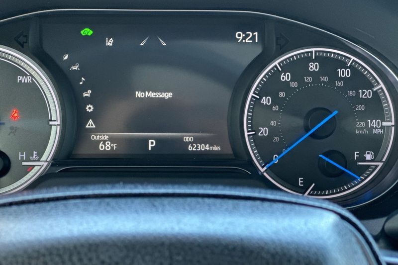 Toyota Venza Vehicle Full-screen Gallery Image 25