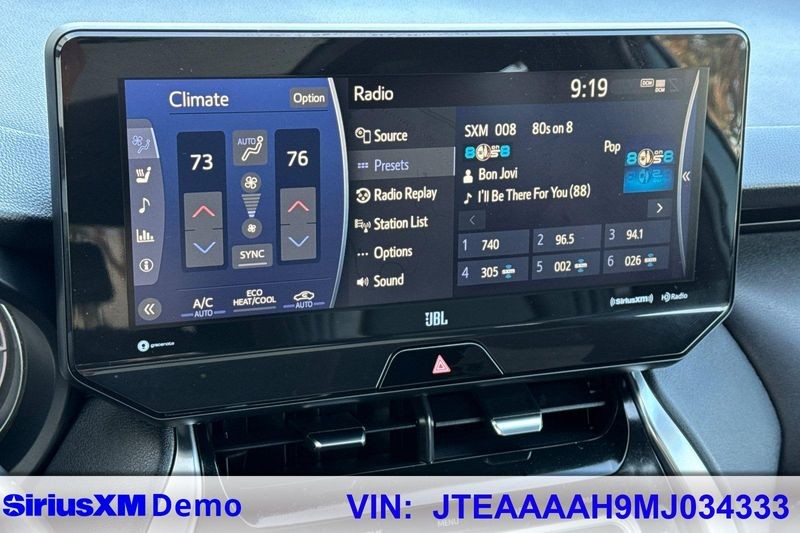 Toyota Venza Vehicle Full-screen Gallery Image 28