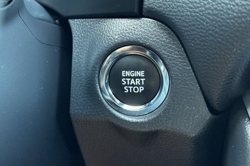 Toyota RAV4 Vehicle Full-screen Gallery Image 22