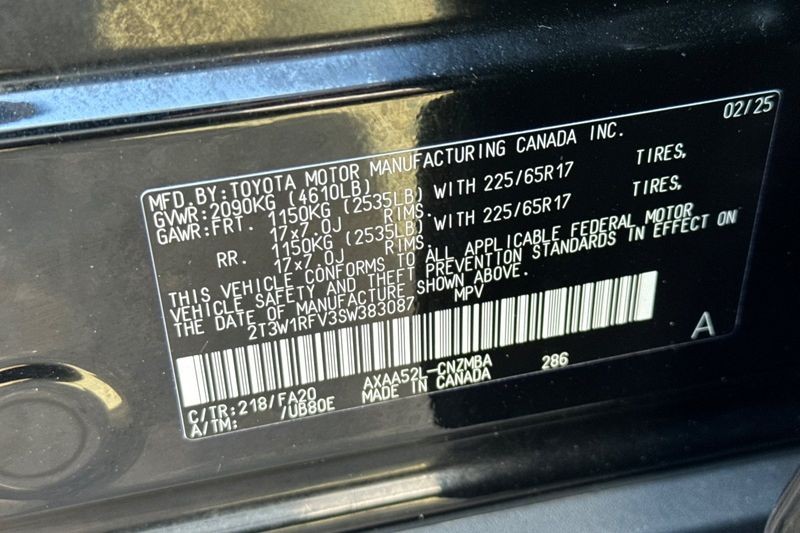 Toyota RAV4 Vehicle Full-screen Gallery Image 28